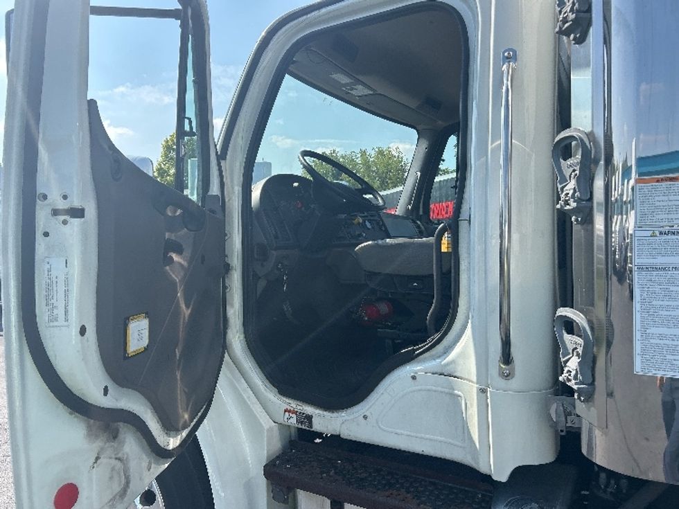 Refrigerated Truck-Light and Medium Duty Trucks-Freightliner-2020-M2-Obetz-OH-165,029\n\t\tmiles-$ 50,500 - Image 16