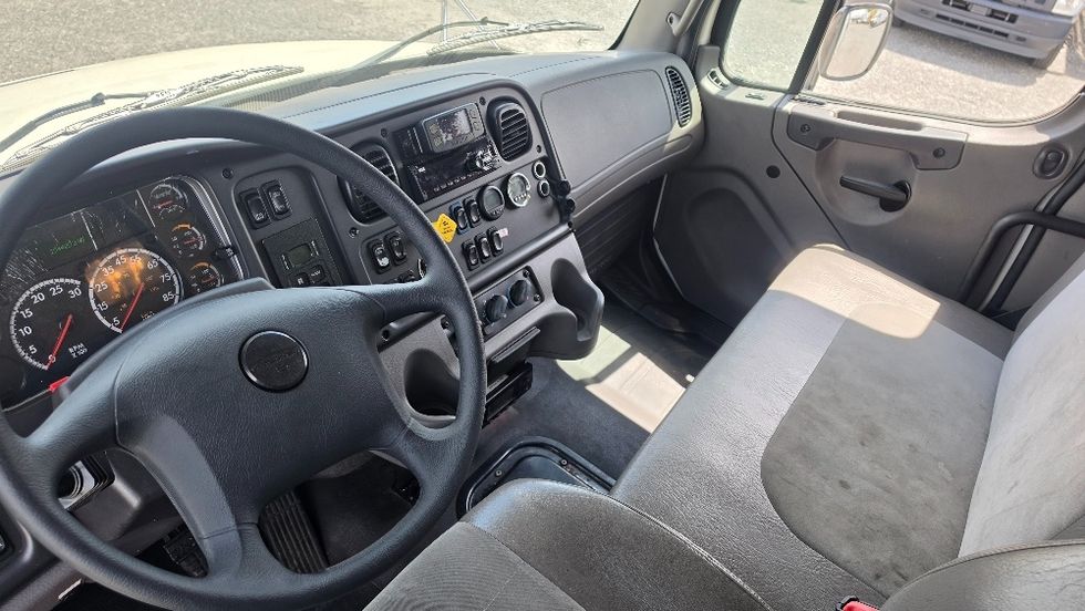 Refrigerated Truck-Light and Medium Duty Trucks-Freightliner-2020-M2-Ocala-FL-155,009\n\t\tmiles-$ 47,500 - Image 18