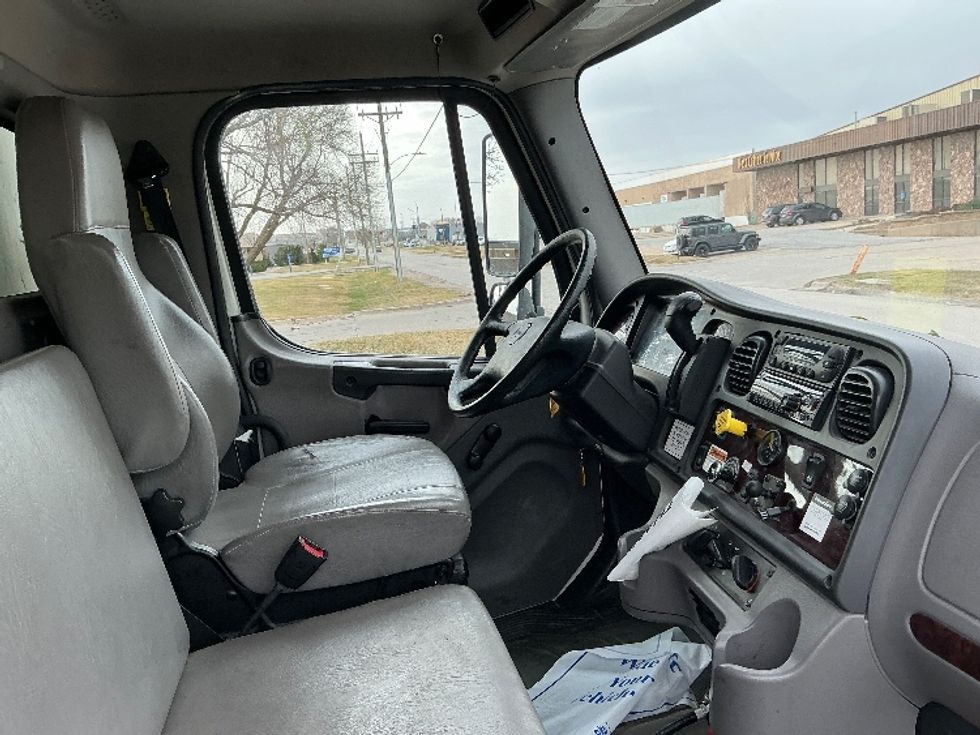 Refrigerated Truck-Light and Medium Duty Trucks-Freightliner-2020-M2-Omaha-NE-126,898\n\t\tmiles-$ 69,000 - Image 22