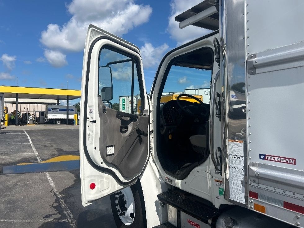 Refrigerated Truck-Light and Medium Duty Trucks-Freightliner-2020-M2-Orlando-FL-236,043\n\t\tmiles-$ 44,750 - Image 16