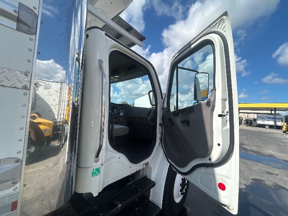 Refrigerated Truck-Light and Medium Duty Trucks-Freightliner-2020-M2-Orlando-FL-236,043\n\t\tmiles-$ 44,750 - Image 20