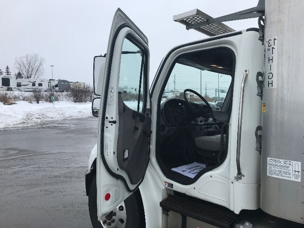 Refrigerated Truck-Light and Medium Duty Trucks-Freightliner-2020-M2-Oshawa-ON-221,165\n\t\tkm-$ 83,500 - Image 16