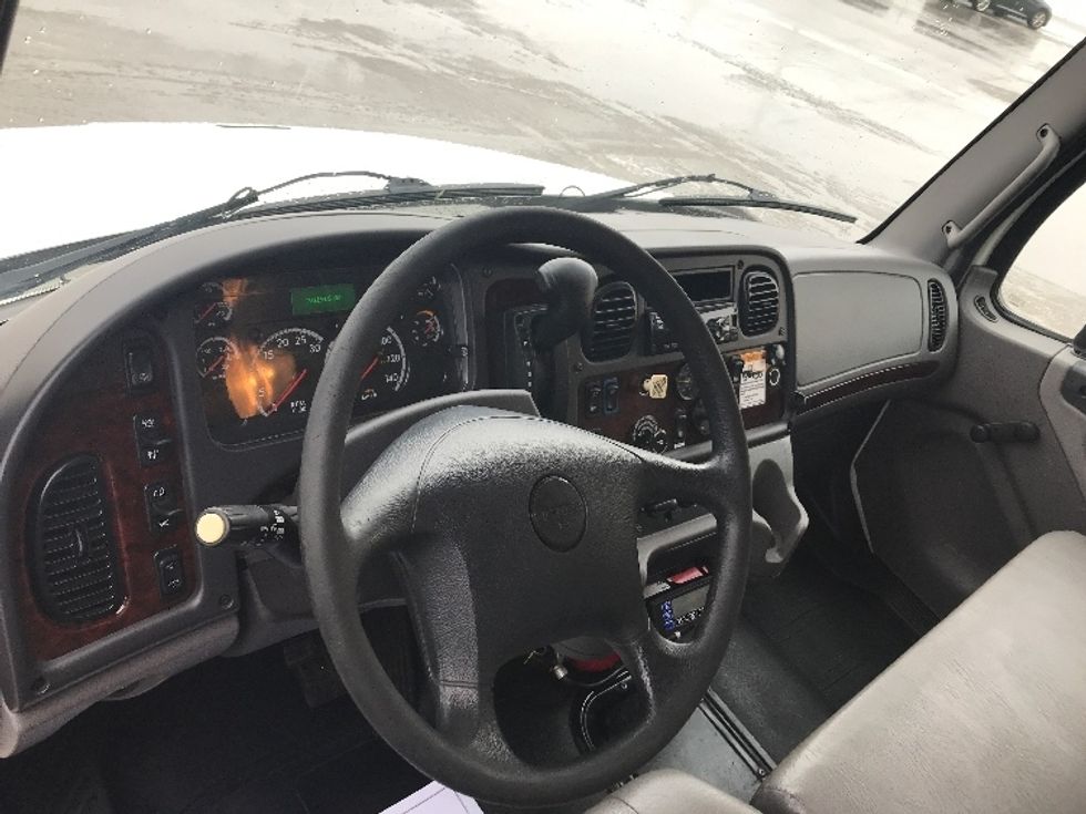 Refrigerated Truck-Light and Medium Duty Trucks-Freightliner-2020-M2-Oshawa-ON-221,165\n\t\tkm-$ 83,500 - Image 17