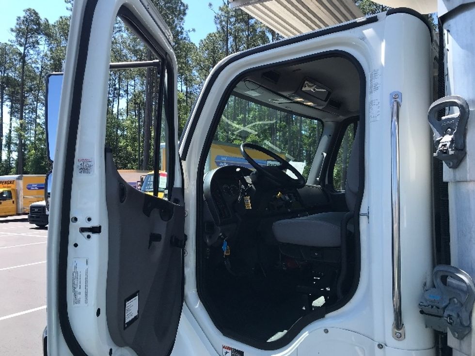 Refrigerated Truck-Light and Medium Duty Trucks-Freightliner-2020-M2-Pensacola-FL-169,335\n\t\tmiles-$ 55,500 - Image 16