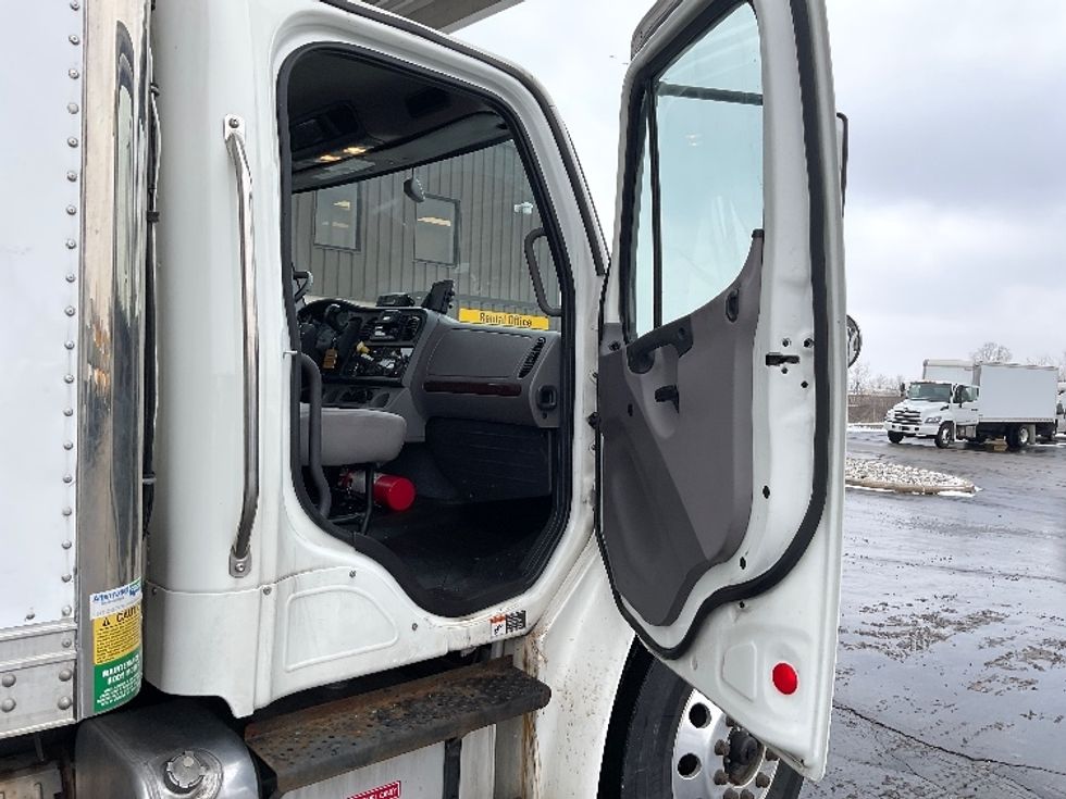 Refrigerated Truck-Light and Medium Duty Trucks-Freightliner-2020-M2-Perrysburg-OH-202,917\n\t\tmiles-$ 54,250 - Image 19