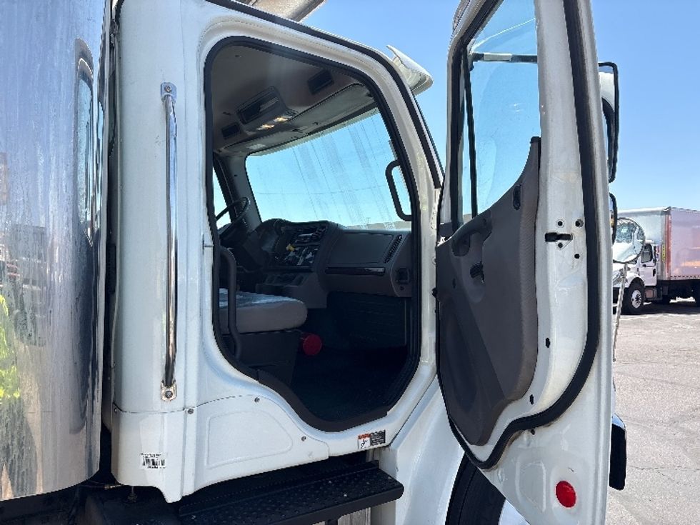 Refrigerated Truck-Light and Medium Duty Trucks-Freightliner-2020-M2-Phoenix-AZ-117,254\n\t\tmiles-$ 57,250 - Image 19