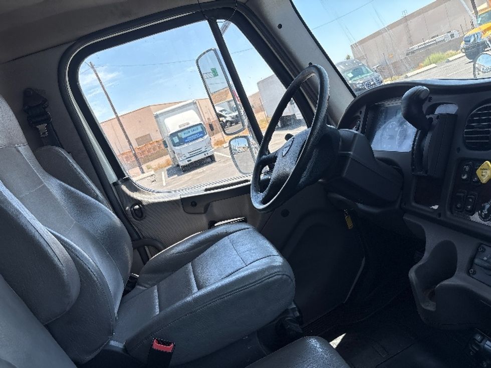Refrigerated Truck-Light and Medium Duty Trucks-Freightliner-2020-M2-Phoenix-AZ-117,254\n\t\tmiles-$ 57,250 - Image 21