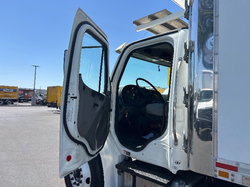 Refrigerated Truck-Light and Medium Duty Trucks-Freightliner-2020-M2-Phoenix-AZ-149,234\n\t\tmiles-$ 70,500 - Image 16
