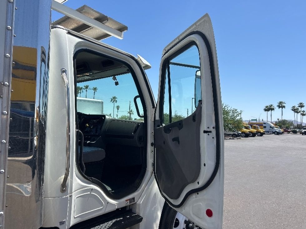 Refrigerated Truck-Light and Medium Duty Trucks-Freightliner-2020-M2-Phoenix-AZ-149,234\n\t\tmiles-$ 70,500 - Image 20