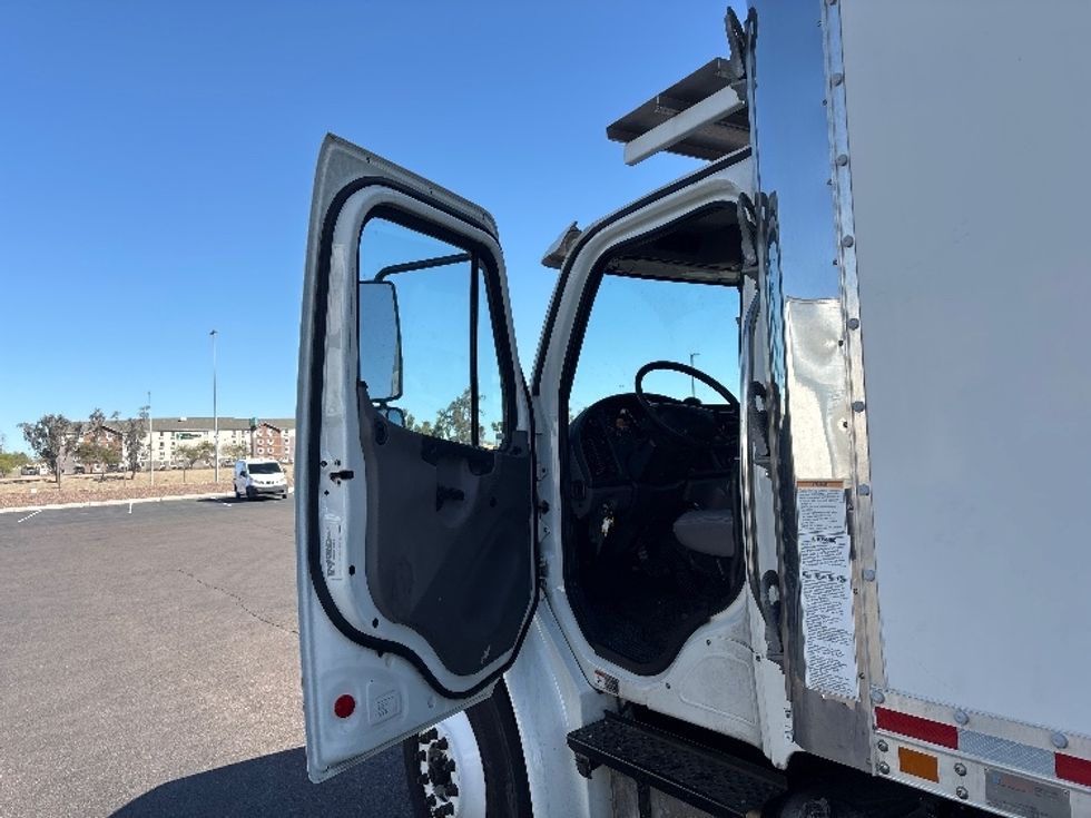 Refrigerated Truck-Light and Medium Duty Trucks-Freightliner-2020-M2-Phoenix-AZ-151,536\n\t\tmiles-$ 65,250 - Image 16