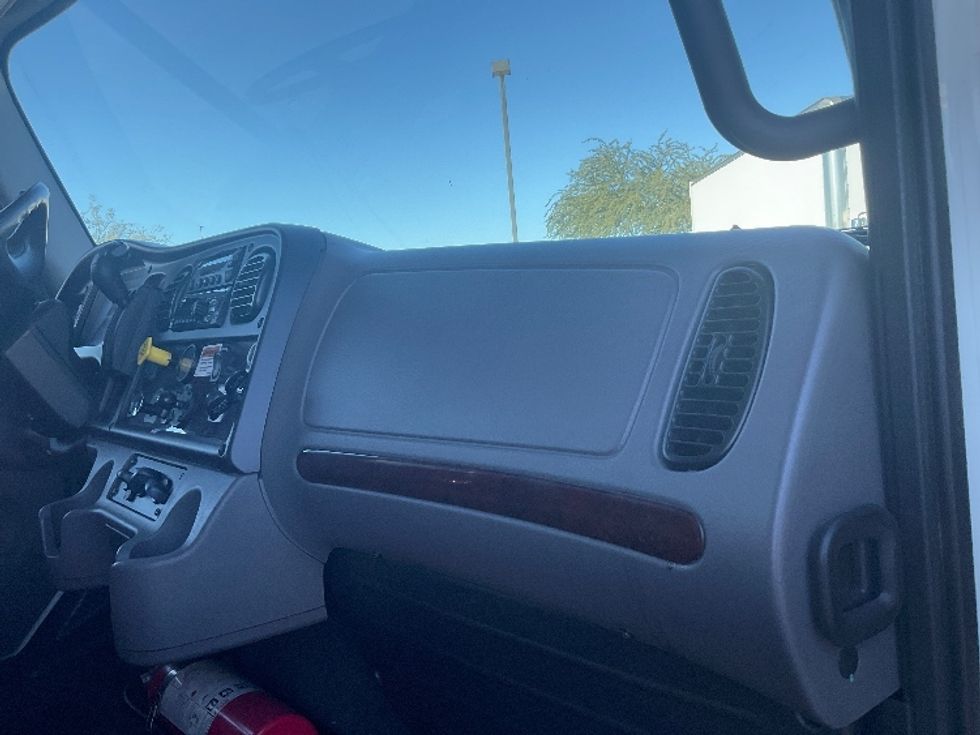 Refrigerated Truck-Light and Medium Duty Trucks-Freightliner-2020-M2-Phoenix-AZ-154,431\n\t\tmiles-$ 67,500 - Image 21