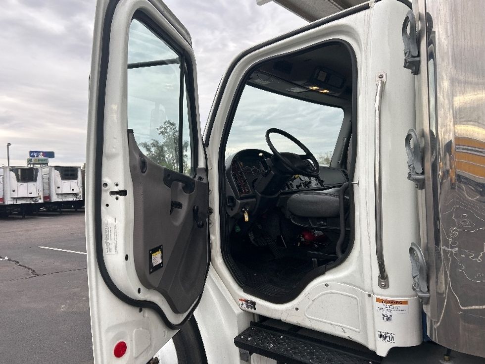 Refrigerated Truck-Light and Medium Duty Trucks-Freightliner-2020-M2-Phoenix-AZ-158,063\n\t\tmiles-$ 65,000 - Image 16