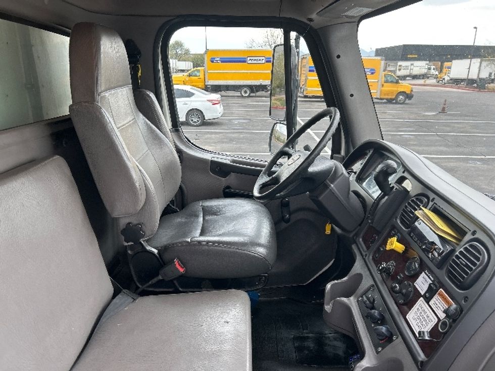 Refrigerated Truck-Light and Medium Duty Trucks-Freightliner-2020-M2-Phoenix-AZ-158,063\n\t\tmiles-$ 65,000 - Image 22