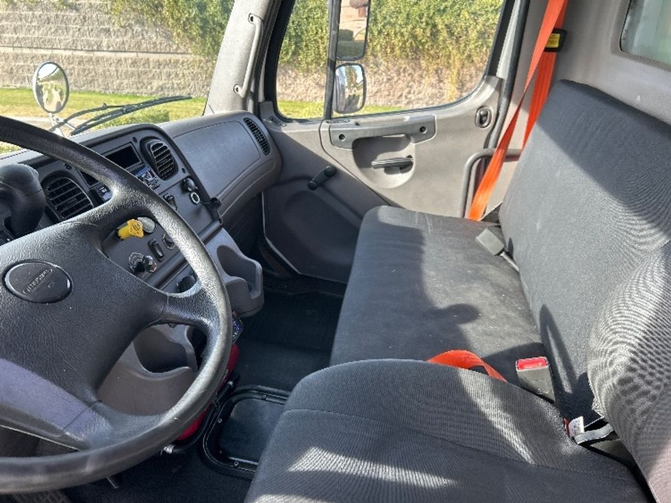 Refrigerated Truck-Light and Medium Duty Trucks-Freightliner-2020-M2-Phoenix-AZ-172,109\n\t\tmiles-$ 65,750 - Image 19