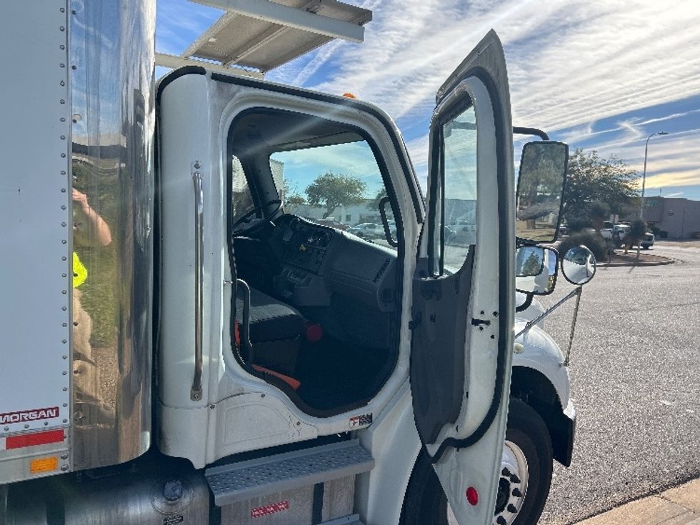Refrigerated Truck-Light and Medium Duty Trucks-Freightliner-2020-M2-Phoenix-AZ-172,109\n\t\tmiles-$ 65,750 - Image 20
