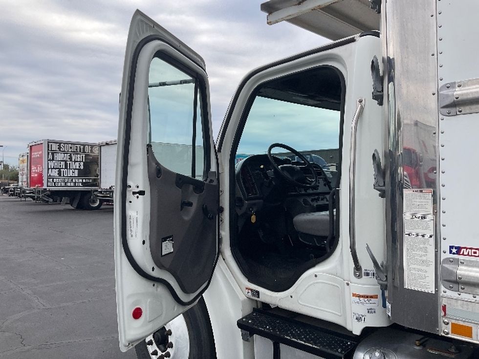 Refrigerated Truck-Light and Medium Duty Trucks-Freightliner-2020-M2-Phoenix-AZ-183,614\n\t\tmiles-$ 63,250 - Image 16