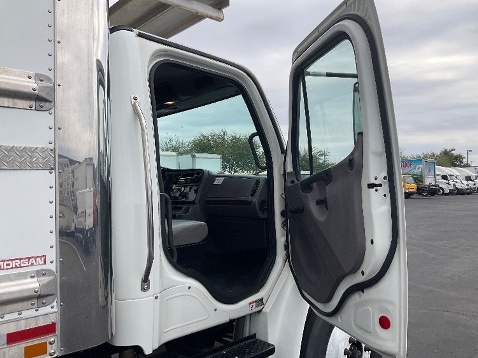 Refrigerated Truck-Light and Medium Duty Trucks-Freightliner-2020-M2-Phoenix-AZ-183,614\n\t\tmiles-$ 63,250 - Image 20