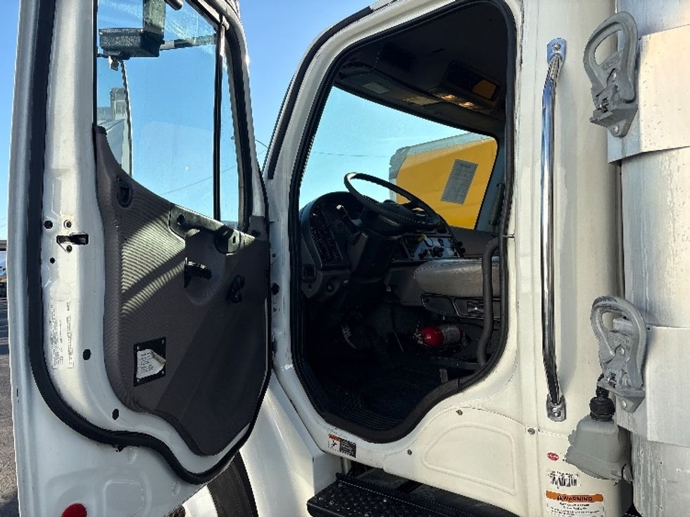 Refrigerated Truck-Light and Medium Duty Trucks-Freightliner-2020-M2-Phoenix-AZ-218,102\n\t\tmiles-$ 54,000 - Image 16
