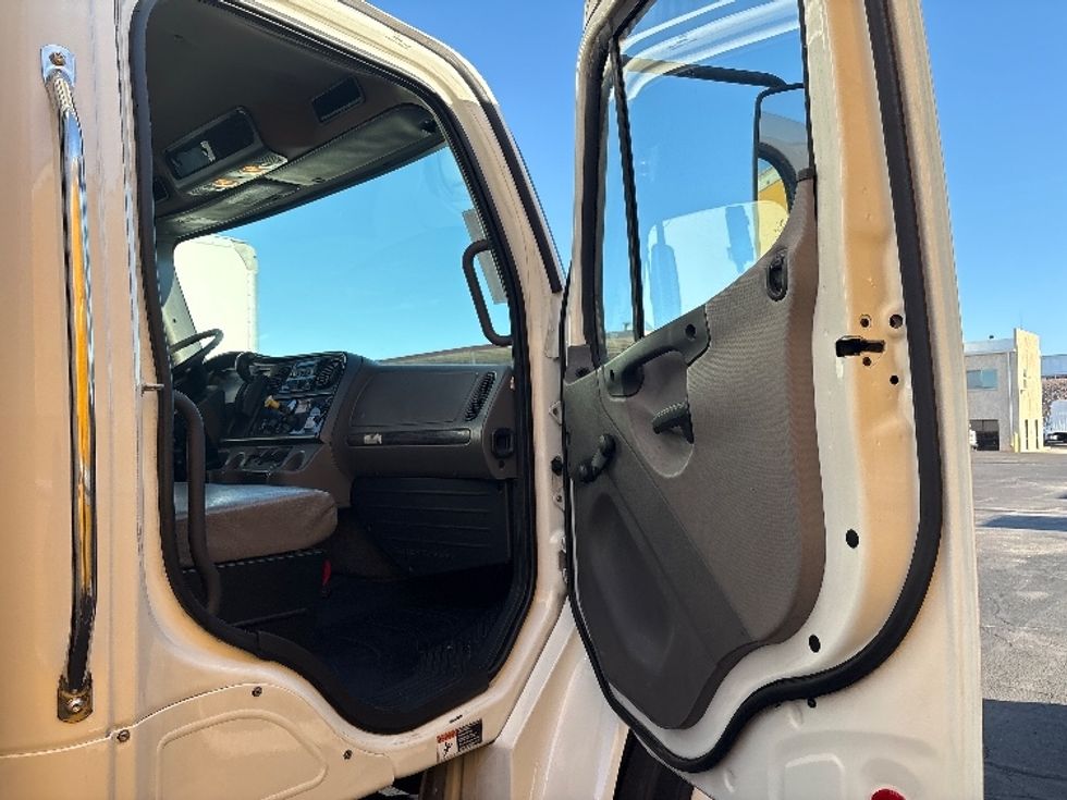 Refrigerated Truck-Light and Medium Duty Trucks-Freightliner-2020-M2-Phoenix-AZ-218,102\n\t\tmiles-$ 54,000 - Image 20