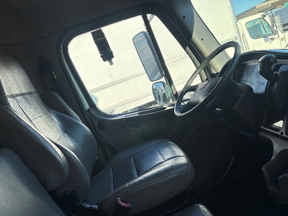 Refrigerated Truck-Light and Medium Duty Trucks-Freightliner-2020-M2-Phoenix-AZ-218,102\n\t\tmiles-$ 54,000 - Image 22