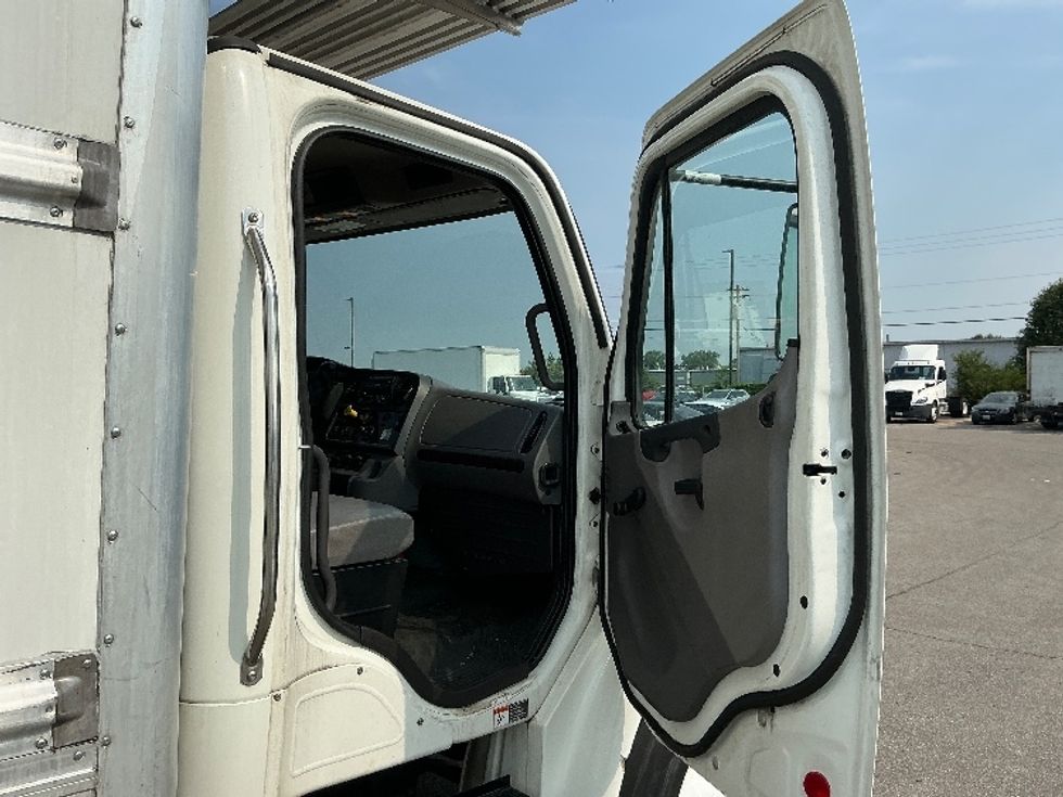 Refrigerated Truck-Light and Medium Duty Trucks-Freightliner-2020-M2-Piqua-OH-113,297\n\t\tmiles-$ 74,500 - Image 19