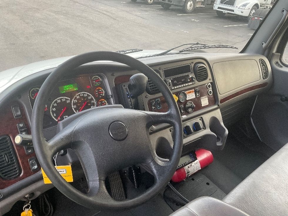 Refrigerated Truck-Light and Medium Duty Trucks-Freightliner-2020-M2-Pittsburgh-PA-185,581\n\t\tmiles-$ 51,500 - Image 17