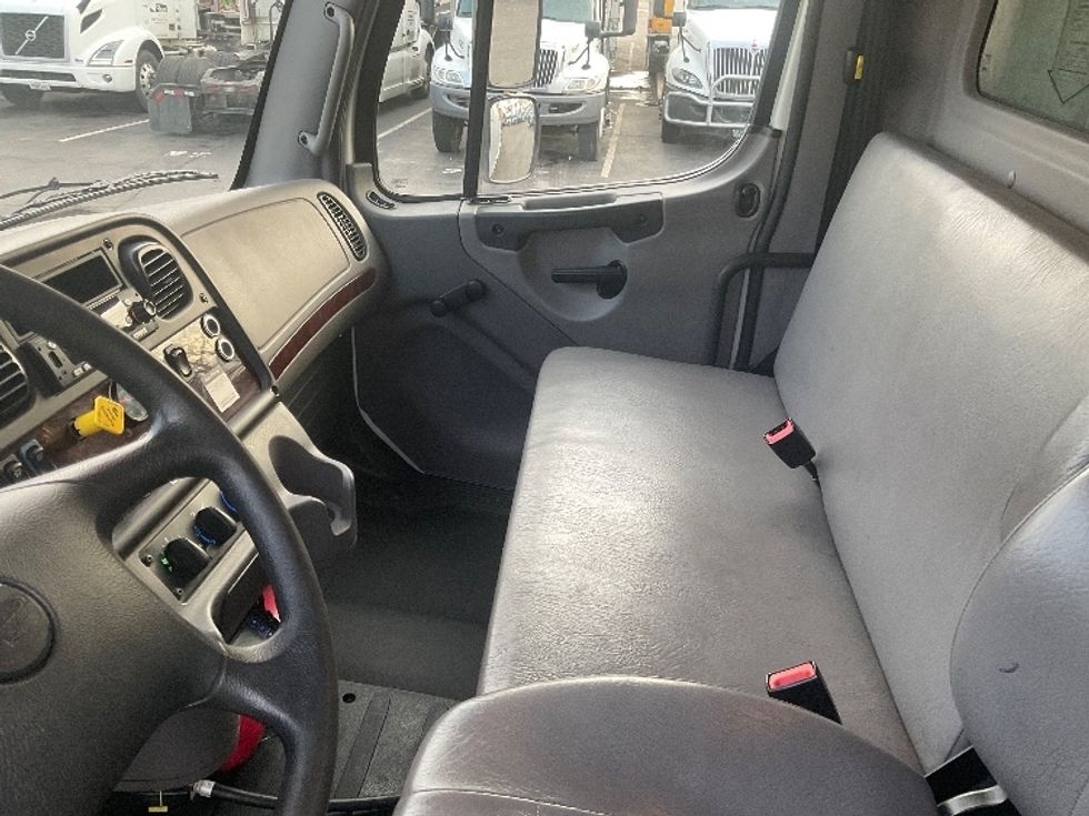 Refrigerated Truck-Light and Medium Duty Trucks-Freightliner-2020-M2-Pittsburgh-PA-185,581\n\t\tmiles-$ 51,500 - Image 19