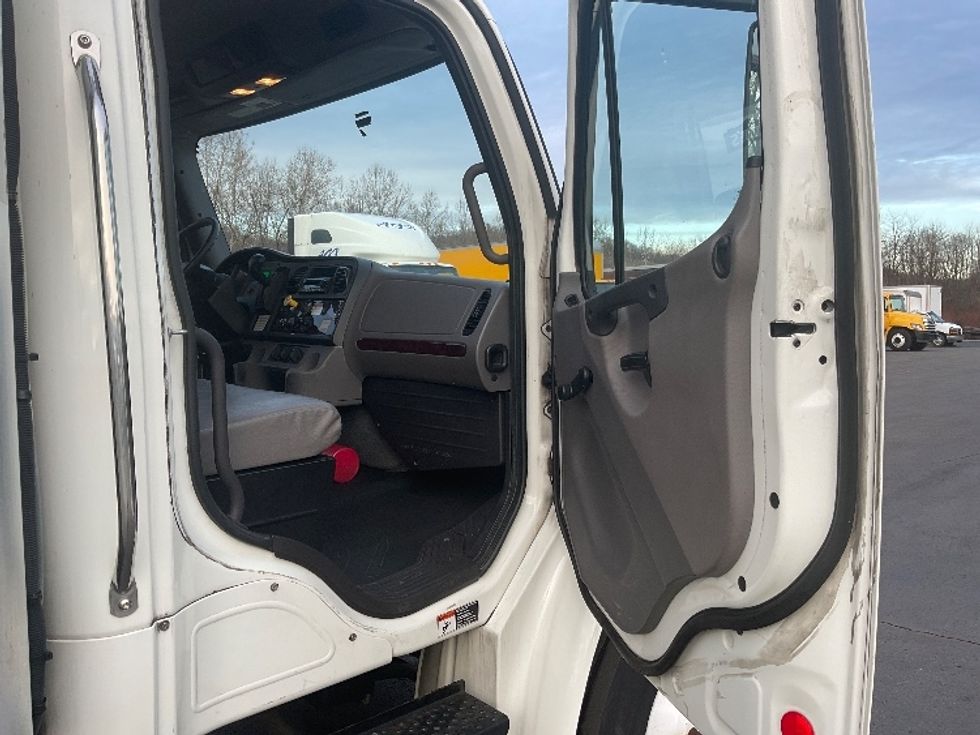Refrigerated Truck-Light and Medium Duty Trucks-Freightliner-2020-M2-Pittsburgh-PA-185,581\n\t\tmiles-$ 51,500 - Image 20