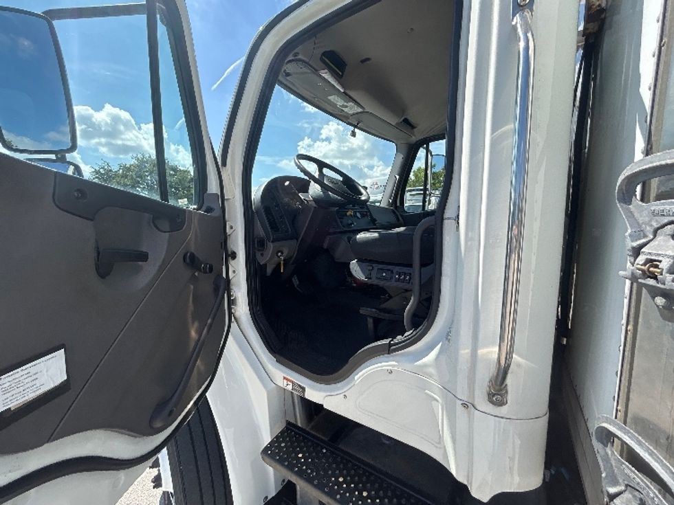 Refrigerated Truck-Light and Medium Duty Trucks-Freightliner-2020-M2-Pompano Beach-FL-287,198\n\t\tmiles-$ 48,000 - Image 16