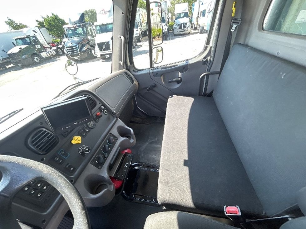 Refrigerated Truck-Light and Medium Duty Trucks-Freightliner-2020-M2-Pompano Beach-FL-287,198\n\t\tmiles-$ 48,000 - Image 19