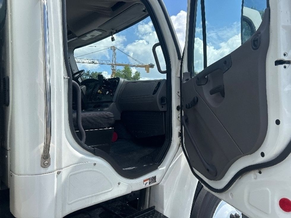 Refrigerated Truck-Light and Medium Duty Trucks-Freightliner-2020-M2-Pompano Beach-FL-287,198\n\t\tmiles-$ 48,000 - Image 20
