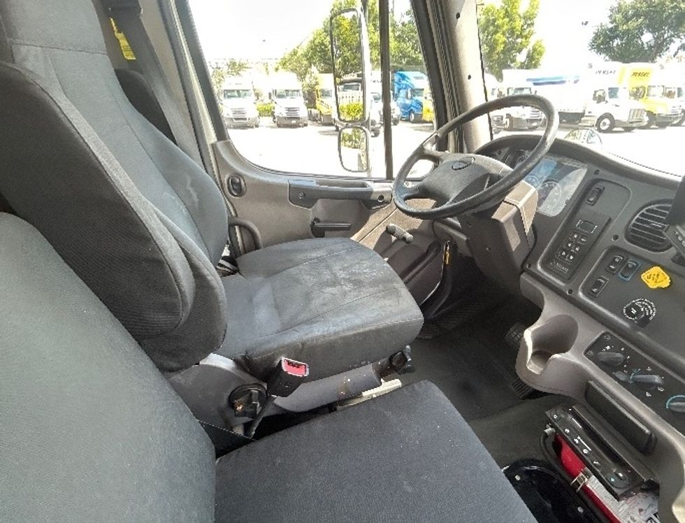 Refrigerated Truck-Light and Medium Duty Trucks-Freightliner-2020-M2-Pompano Beach-FL-287,198\n\t\tmiles-$ 48,000 - Image 22
