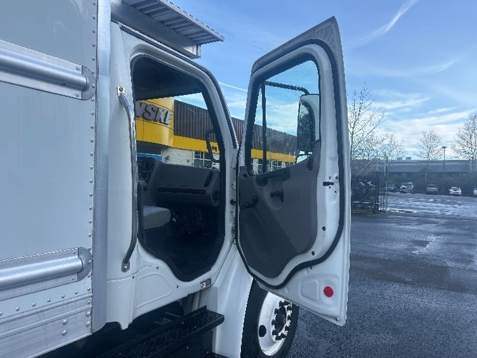Refrigerated Truck-Light and Medium Duty Trucks-Freightliner-2020-M2-Portland-OR-166,468\n\t\tmiles-$ 59,000 - Image 19