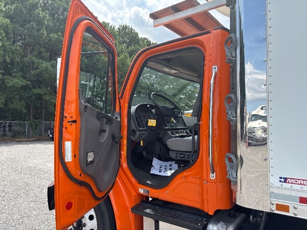 Refrigerated Truck-Light and Medium Duty Trucks-Freightliner-2020-M2-Prince George-VA-149,642\n\t\tmiles-$ 61,250 - Image 16