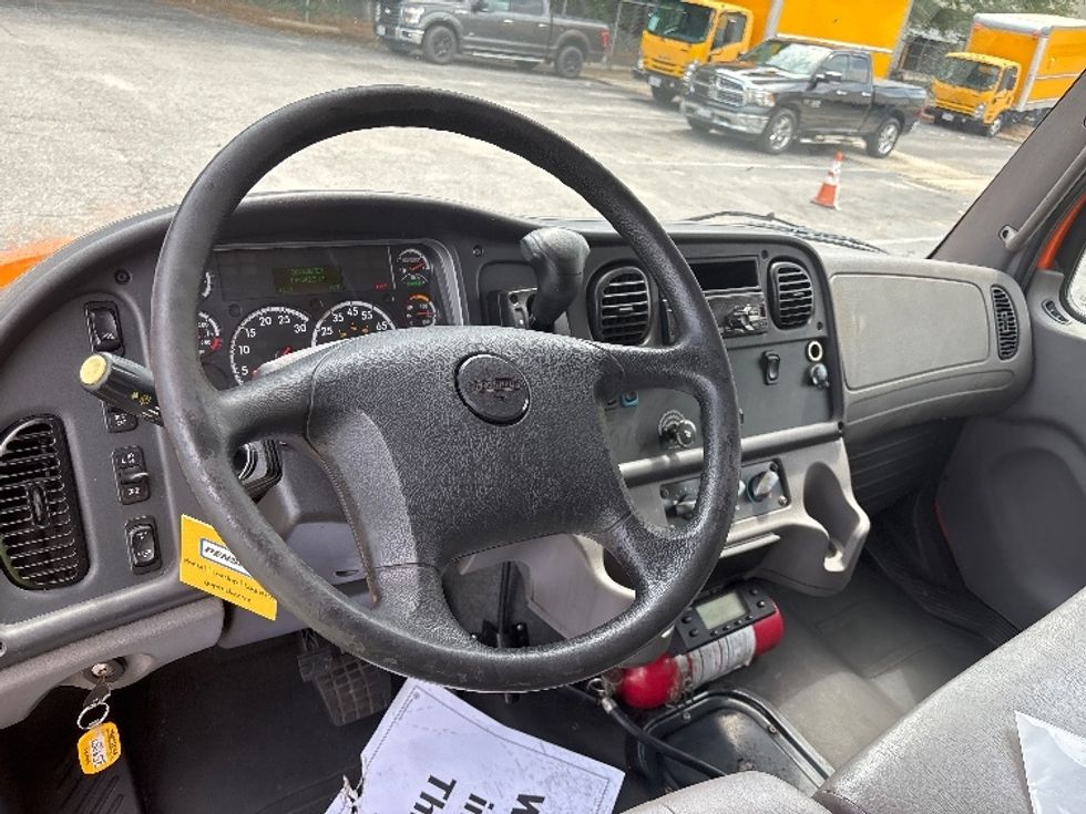 Refrigerated Truck-Light and Medium Duty Trucks-Freightliner-2020-M2-Prince George-VA-149,642\n\t\tmiles-$ 61,250 - Image 17