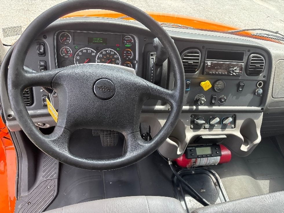 Refrigerated Truck-Light and Medium Duty Trucks-Freightliner-2020-M2-Prince George-VA-149,642\n\t\tmiles-$ 61,250 - Image 18