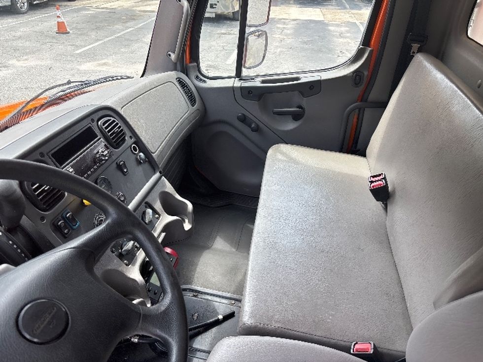 Refrigerated Truck-Light and Medium Duty Trucks-Freightliner-2020-M2-Prince George-VA-149,642\n\t\tmiles-$ 61,250 - Image 19