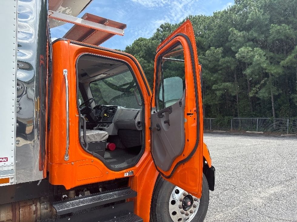 Refrigerated Truck-Light and Medium Duty Trucks-Freightliner-2020-M2-Prince George-VA-149,642\n\t\tmiles-$ 61,250 - Image 20