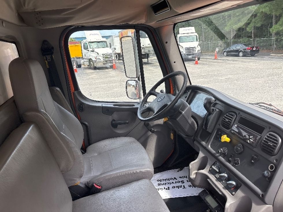 Refrigerated Truck-Light and Medium Duty Trucks-Freightliner-2020-M2-Prince George-VA-149,642\n\t\tmiles-$ 61,250 - Image 22