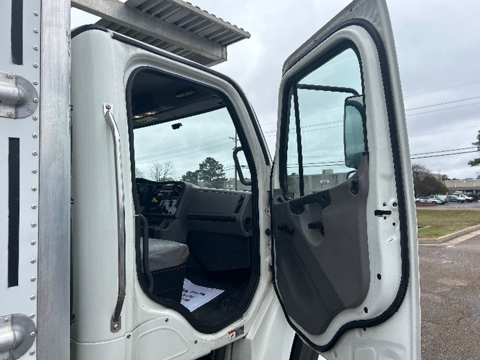 Refrigerated Truck-Light and Medium Duty Trucks-Freightliner-2020-M2-Richland-MS-274,325\n\t\tmiles-$ 47,500 - Image 20