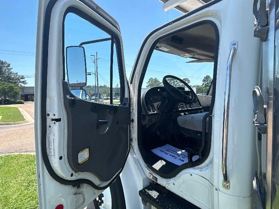 Refrigerated Truck-Light and Medium Duty Trucks-Freightliner-2020-M2-Richland-MS-318,129\n\t\tmiles-$ 41,500 - Image 16