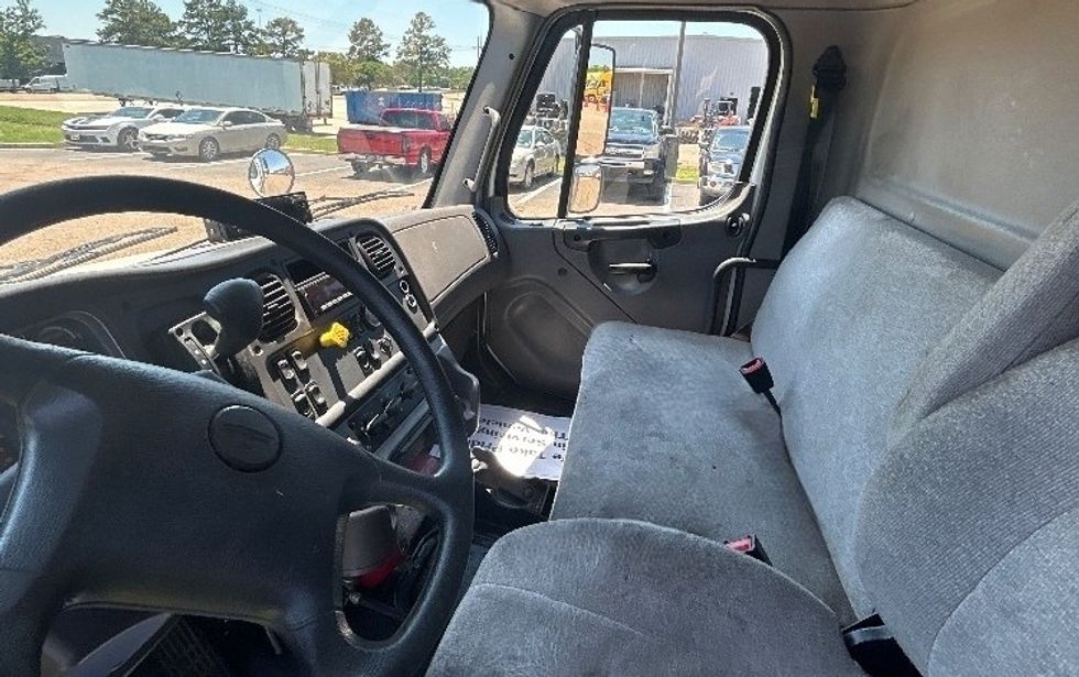 Refrigerated Truck-Light and Medium Duty Trucks-Freightliner-2020-M2-Richland-MS-318,129\n\t\tmiles-$ 41,500 - Image 19