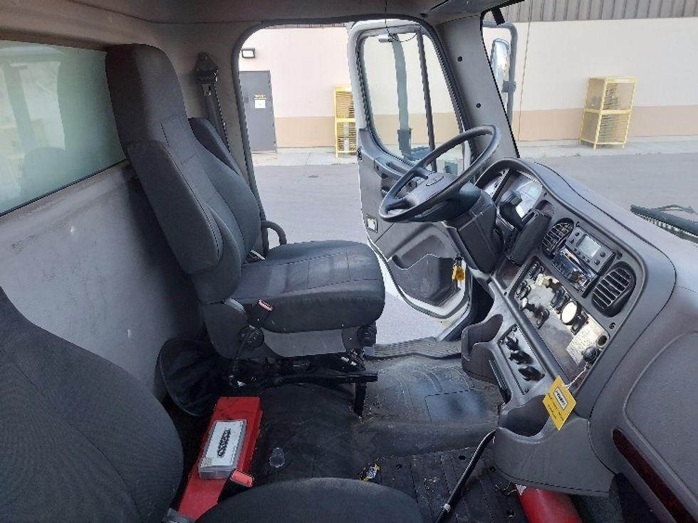 Refrigerated Truck-Light and Medium Duty Trucks-Freightliner-2020-M2-Rocky View County-AB-346,818\n\t\tkm-$ 67,500 - Image 21