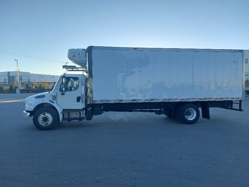 Refrigerated Truck-Light and Medium Duty Trucks-Freightliner-2020-M2-Rocky View County-AB-346,818\n\t\tkm-$ 67,500 - Image 4