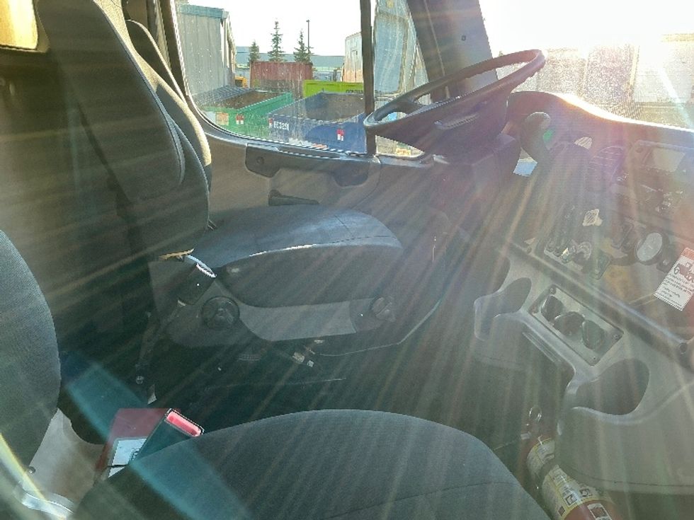 Refrigerated Truck-Light and Medium Duty Trucks-Freightliner-2020-M2-Rocky View County-AB-388,684\n\t\tkm-$ 59,750 - Image 21