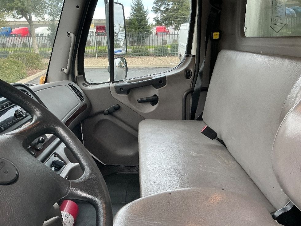 Refrigerated Truck-Light and Medium Duty Trucks-Freightliner-2020-M2-Sacramento-CA-189,836\n\t\tmiles-$ 57,250 - Image 19