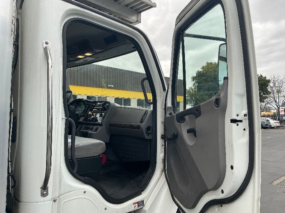 Refrigerated Truck-Light and Medium Duty Trucks-Freightliner-2020-M2-Sacramento-CA-189,836\n\t\tmiles-$ 57,250 - Image 20