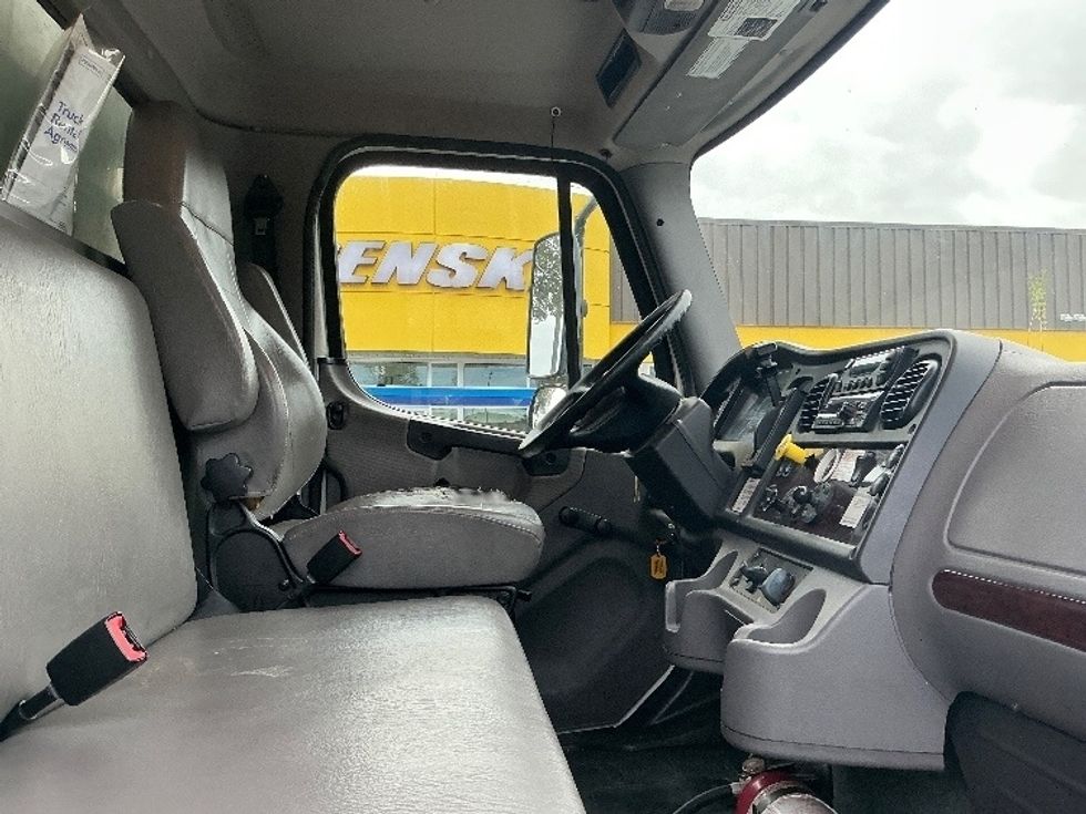 Refrigerated Truck-Light and Medium Duty Trucks-Freightliner-2020-M2-Sacramento-CA-189,836\n\t\tmiles-$ 57,250 - Image 22