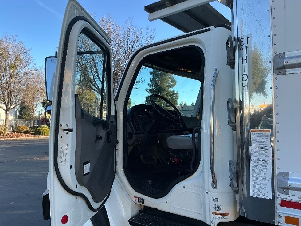Refrigerated Truck-Light and Medium Duty Trucks-Freightliner-2020-M2-Sacramento-CA-273,309\n\t\tmiles-$ 45,750 - Image 16