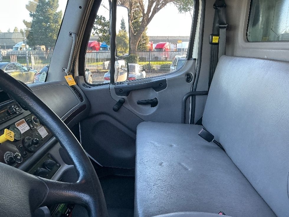 Refrigerated Truck-Light and Medium Duty Trucks-Freightliner-2020-M2-Sacramento-CA-273,309\n\t\tmiles-$ 45,750 - Image 19